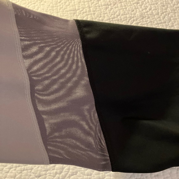 Nike Fri-Fit Color block, womens Med. Legging, Excellent condition. Leg Swoosh. - Picture 3 of 3